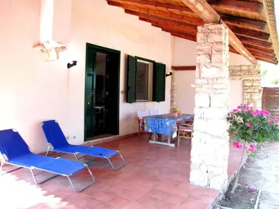 Patio o area all'aperto di Casa Vacanza Ondablu CaseSicule, on the Beach with big Veranda and Wifi