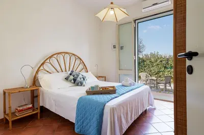 Letto o letti in una camera di Casa Vacanza Ondablu CaseSicule, on the Beach with big Veranda and Wifi