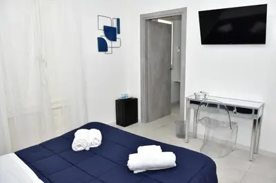 Letto o letti in una camera di Yllen Rooms