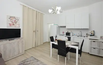Cucina o angolo cottura di Amazing Home In Siracusa With Wifi