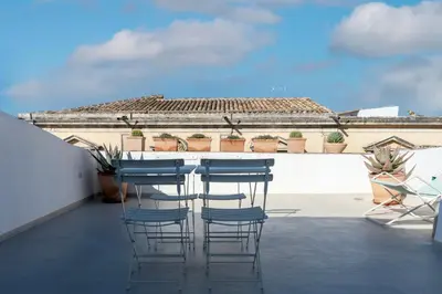 Planimetria di Casa Sabi, intima, luminosa e ampia terrazza