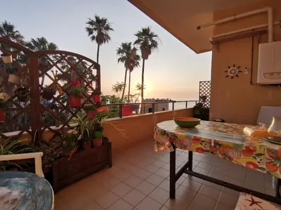 Balcone o terrazza di Riccio di Mare - Large and bright flat on the sea