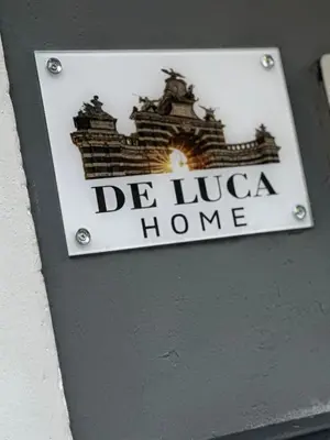 Certificato, attestato, insegna o altro documento esposto da DeLucaHome