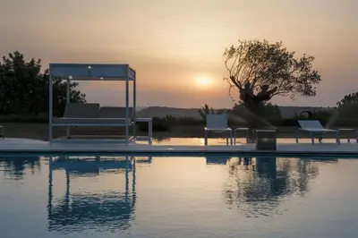 Alba o tramonto visti dall'interno dell'hotel o dai dintorni