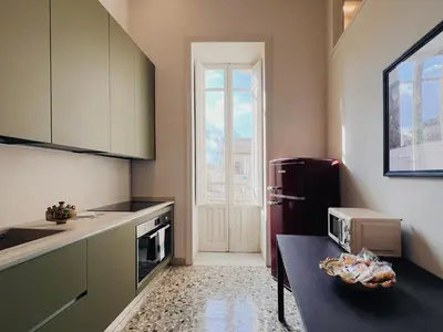 Cucina o angolo cottura di Iconic Ortigia Residence - CarAccess PrimeLocation DiningGuide