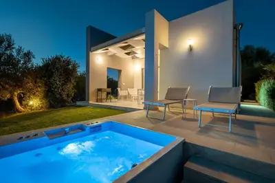 Piscina di Villa Siciliana con vista mare spettacolare vicino centro di Noto comoda ai servizi o nelle vicinanze