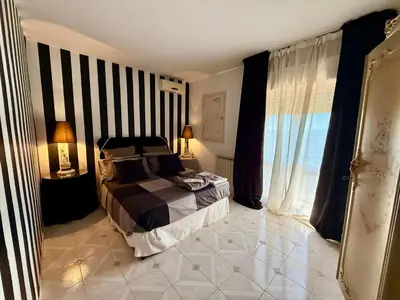 Letto o letti in una camera di Seb's Flat - Home of the Sun & Colors, Free Wi-Fi , AC, SmartTV