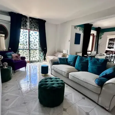Seb's Flat - Home of the Sun & Colors