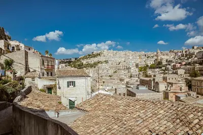 Vista generica su Modica o vista sulla città dall'interno della casa vacanze