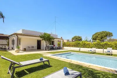 Piscina di Villa Arenella by Villa Plus o nelle vicinanze