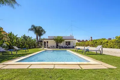 Piscina di Villa Arenella by Villa Plus o nelle vicinanze