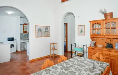 Area soggiorno di Lovely Home In Santa Ma Del Focallo