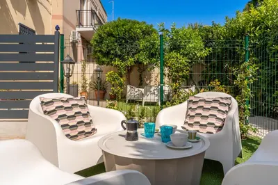 Area soggiorno di Gianna e Mimmo Apartments with Garden by Wonderful Italy