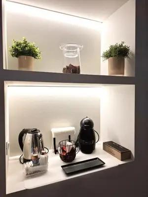 Set per la preparazione di tè e caffè presso Moon Art design unico e vasca idromassaggio doppia