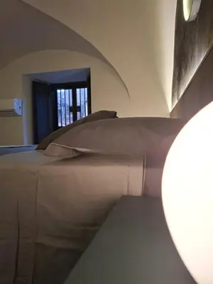 Letto o letti in una camera di Moon Art design unico e vasca idromassaggio doppia