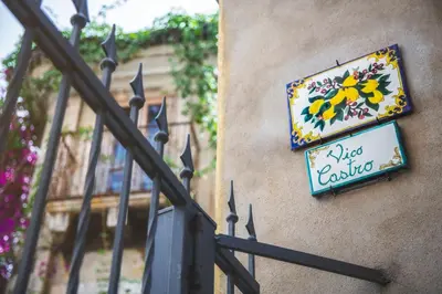 Certificato, attestato, insegna o altro documento esposto da 4Roomsrelax