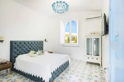 Letto o letti in una camera di Villa Blu Marino by Villa Plus