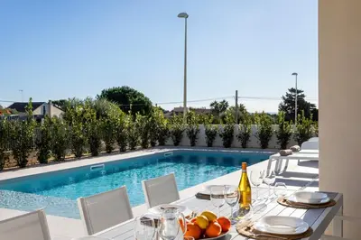 Piscina di ISULATRAVEL - Villa Nerissa o nelle vicinanze
