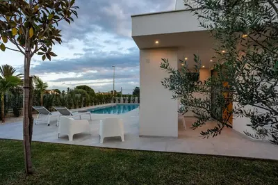 Piscina di ISULATRAVEL - Villa Nerissa o nelle vicinanze