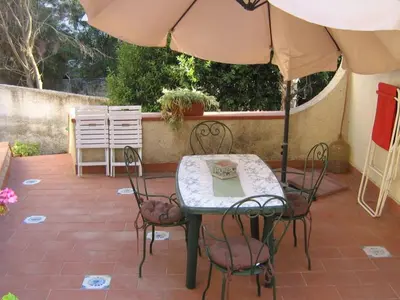 Patio o area all'aperto di Carlo apartment in villa near the sea - wi-fi