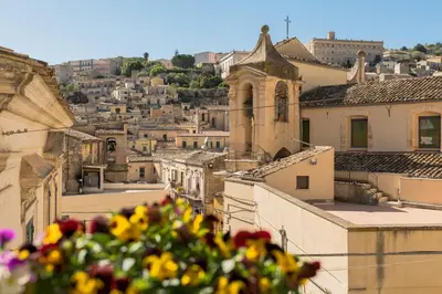 Vista generica su Modica o vista sulla città dall'interno dell'appartamento