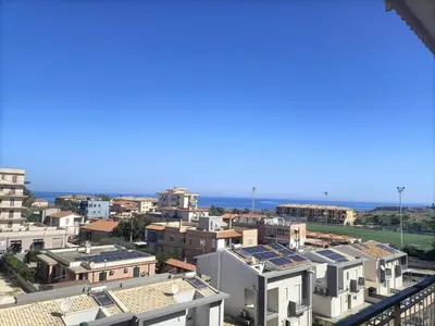 Vista generica sul mare o vista sul mare dall'interno dell'appartamento