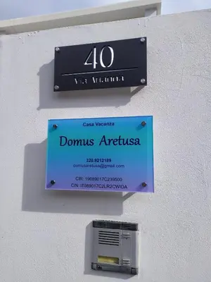 Certificato, attestato, insegna o altro documento esposto da Domus Aretusa
