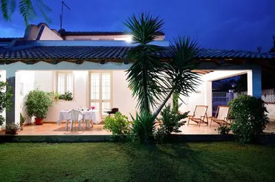 Giardino di Villa Sole con accesso diretto alla spiaggia