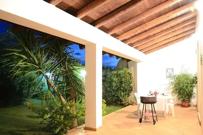 Giardino di Villa Sole con accesso diretto alla spiaggia