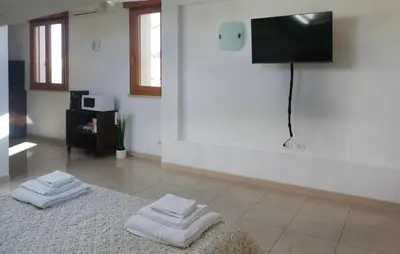 TV o dispositivi per l'intrattenimento presso Awesome Apartment In Ragusa With Wifi