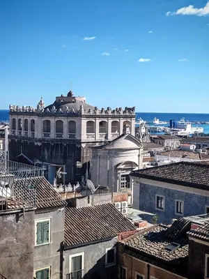 Vista generica sul mare o vista sul mare dall'interno dell'affittacamere