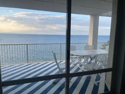 Vista generica sul mare o vista sul mare dall'interno della casa vacanze