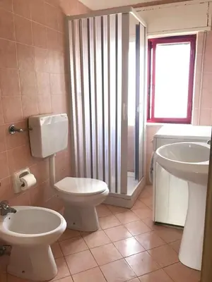 Bagno di Appartamento con veranda primo piano