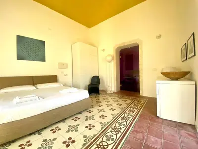 Letto o letti in una camera di KLEOMENE tempio di Apollo