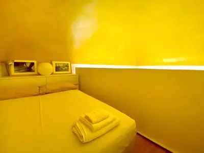 Letto o letti in una camera di KLEOMENE tempio di Apollo