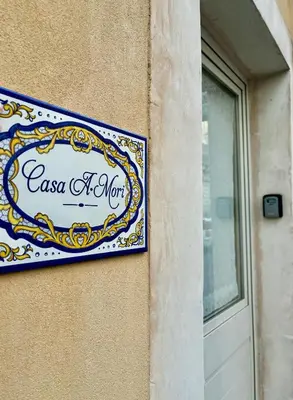 Certificato, attestato, insegna o altro documento esposto da Casa A Mori