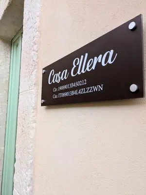 Certificato, attestato, insegna o altro documento esposto da Casa Ellera