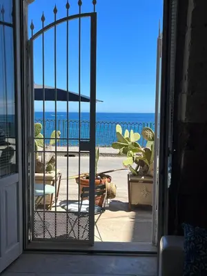 Vista generica sul mare o vista sul mare dall'interno della casa vacanze