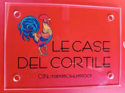Certificato, attestato, insegna o altro documento esposto da Le case del cortile 2
