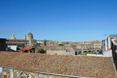 Vista generica su Catania o vista sulla città dall'interno dell'affittacamere
