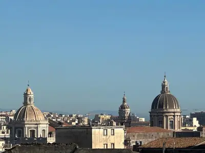Vista generica su Catania o vista sulla città dall'interno dell'appartamento