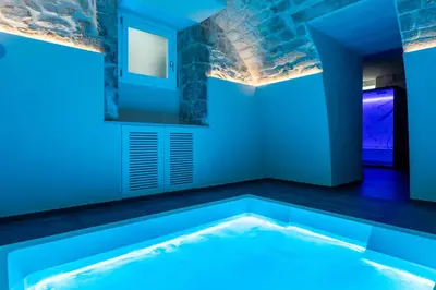 Piscina di ELESOR & Spa o nelle vicinanze