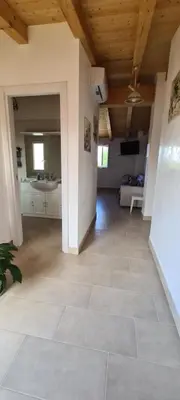 TV o dispositivi per l'intrattenimento presso Villa con piscina
