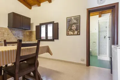 Cucina o angolo cottura di Giardino del Teatro, casa vacanze immersa nel verde