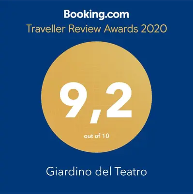 Certificato, attestato, insegna o altro documento esposto da Giardino del Teatro, casa vacanze immersa nel verde