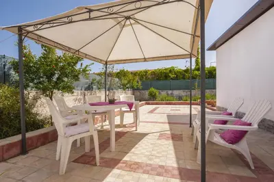 Balcone o terrazza di Giardino del Teatro, casa vacanze immersa nel verde