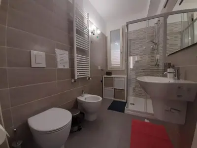 Bagno di Two-story house in the city -climatized - wifi
