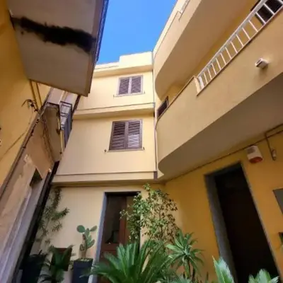 Two-story house in the city -climatized - wifi