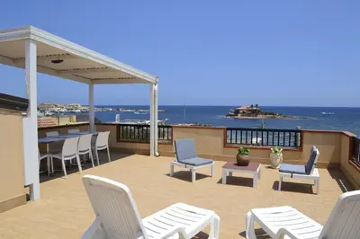 Vista generica sul mare o vista sul mare dall'interno dell'appartamento