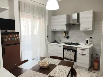 Cucina o angolo cottura di VITTORIA APARTMENT 4 posti letto parcheggio libero